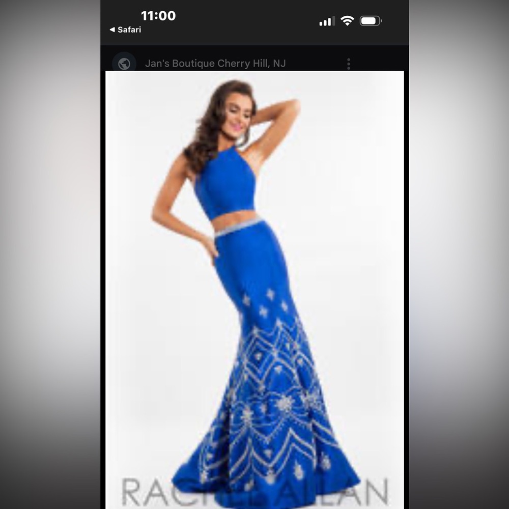 Elegant Blue Sleeveless Prom Dress